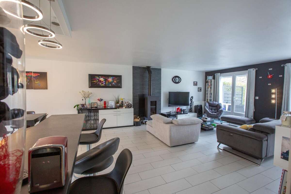 Photo 7 - Maison à LE MESNIL-SAINT-DENIS