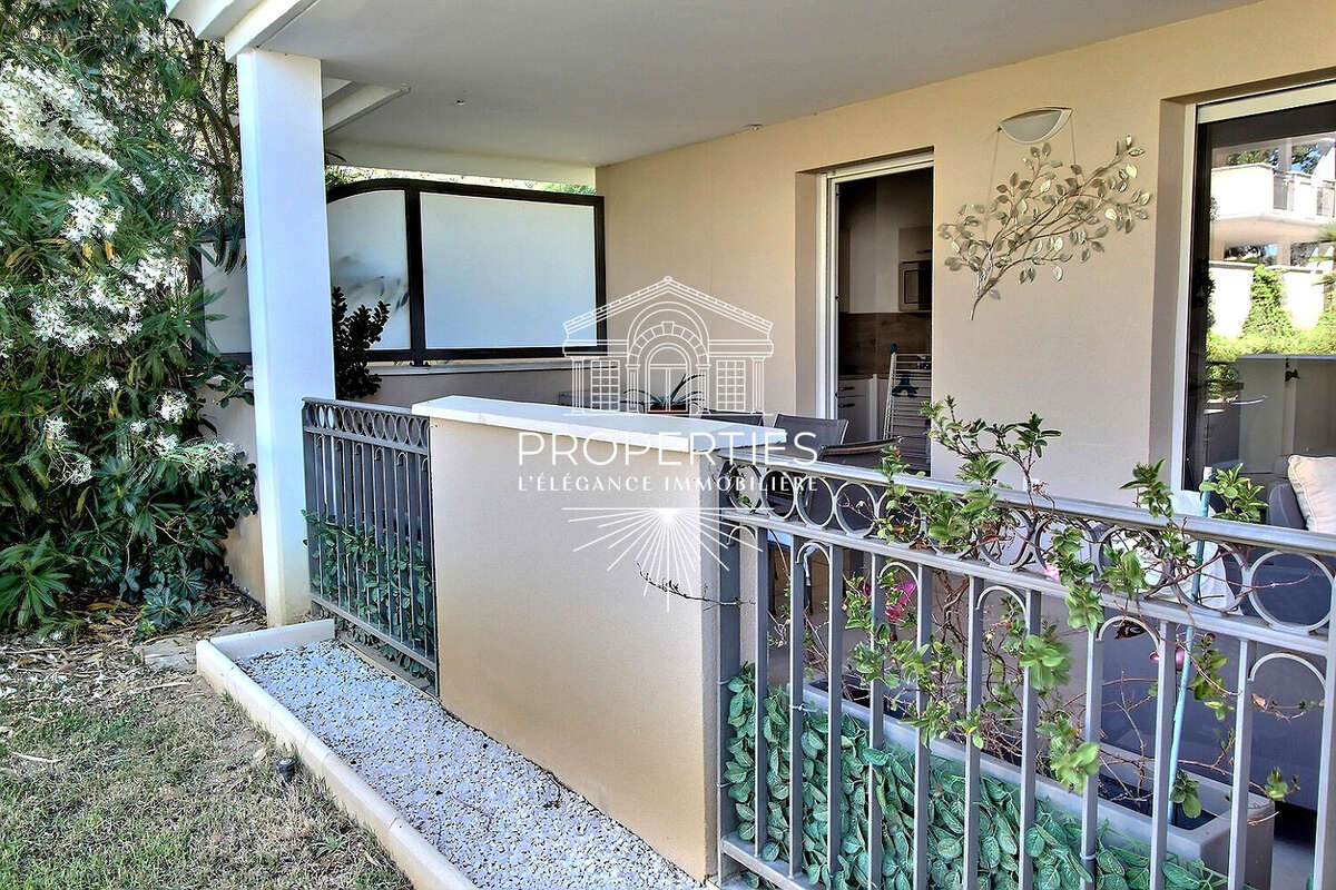 Appartement à BORMES-LES-MIMOSAS