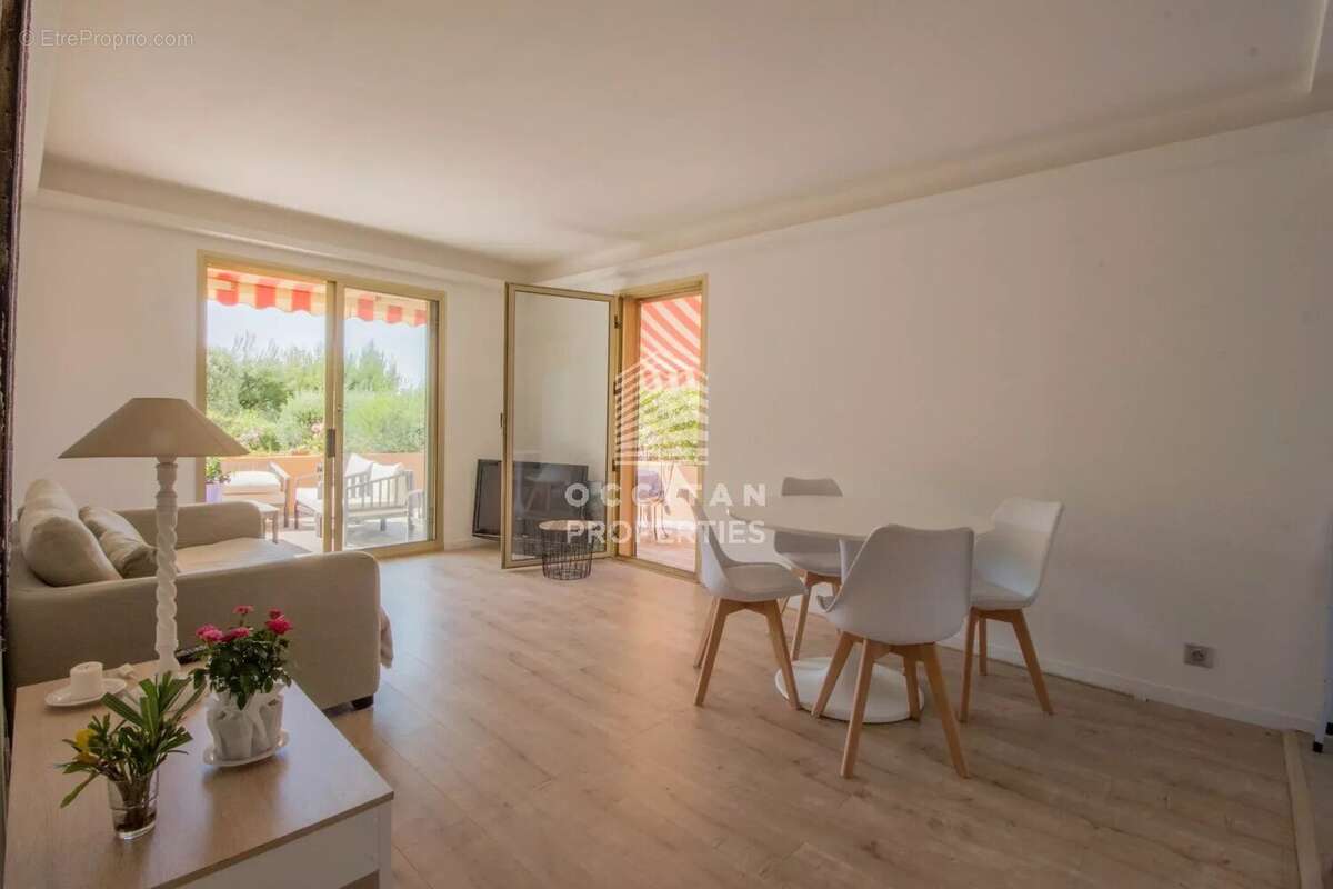 Appartement à LE CANNET