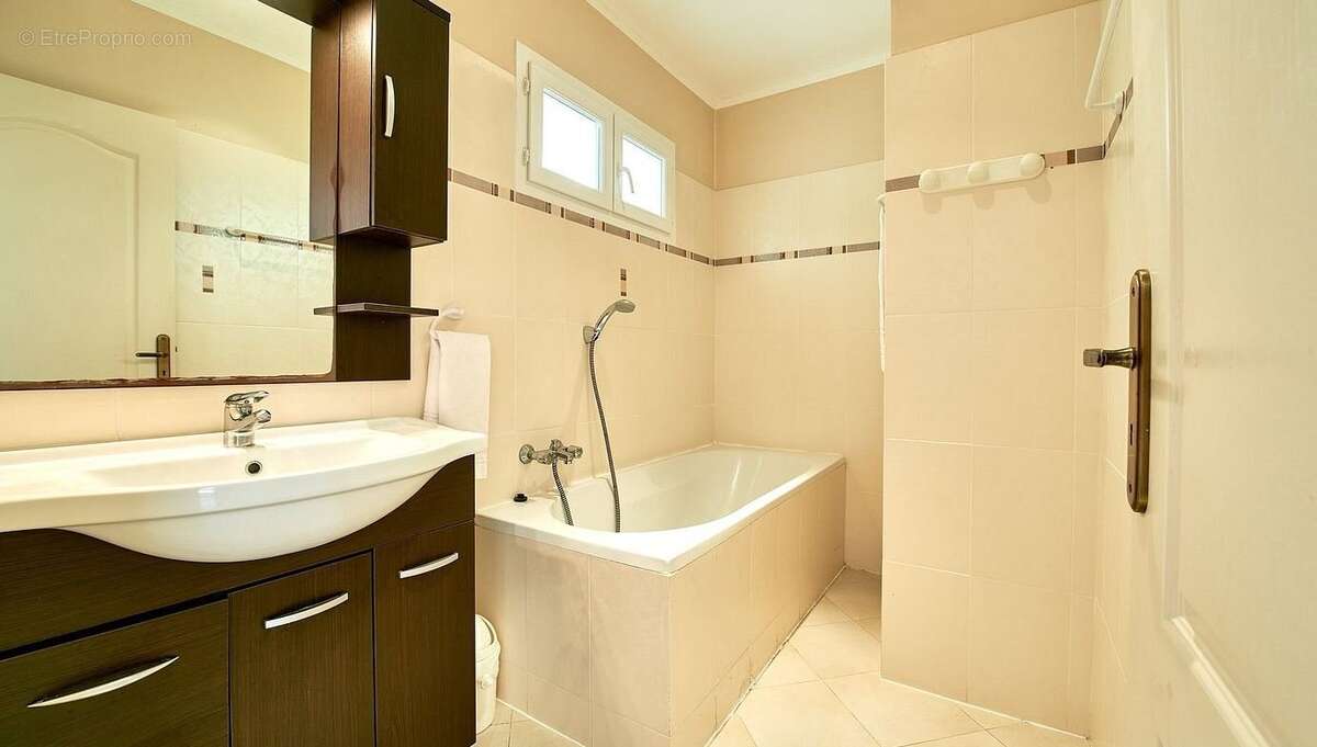 INVESTISSEMENT LOCATIF  SARI-SOLENZARA  Résidence de Tourisme Lisa Maria  3,33% de rentabilité - photo 5