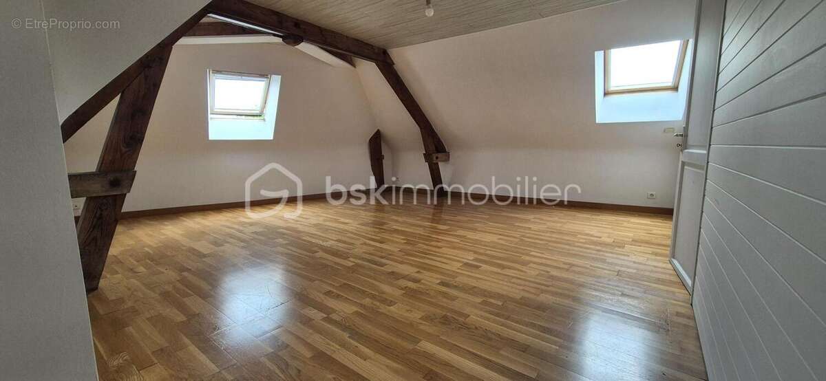 Maison familiale en pierre 161m2 avec 5 chambres, jardin arboré et vie tout à pied à Javené - photo 13