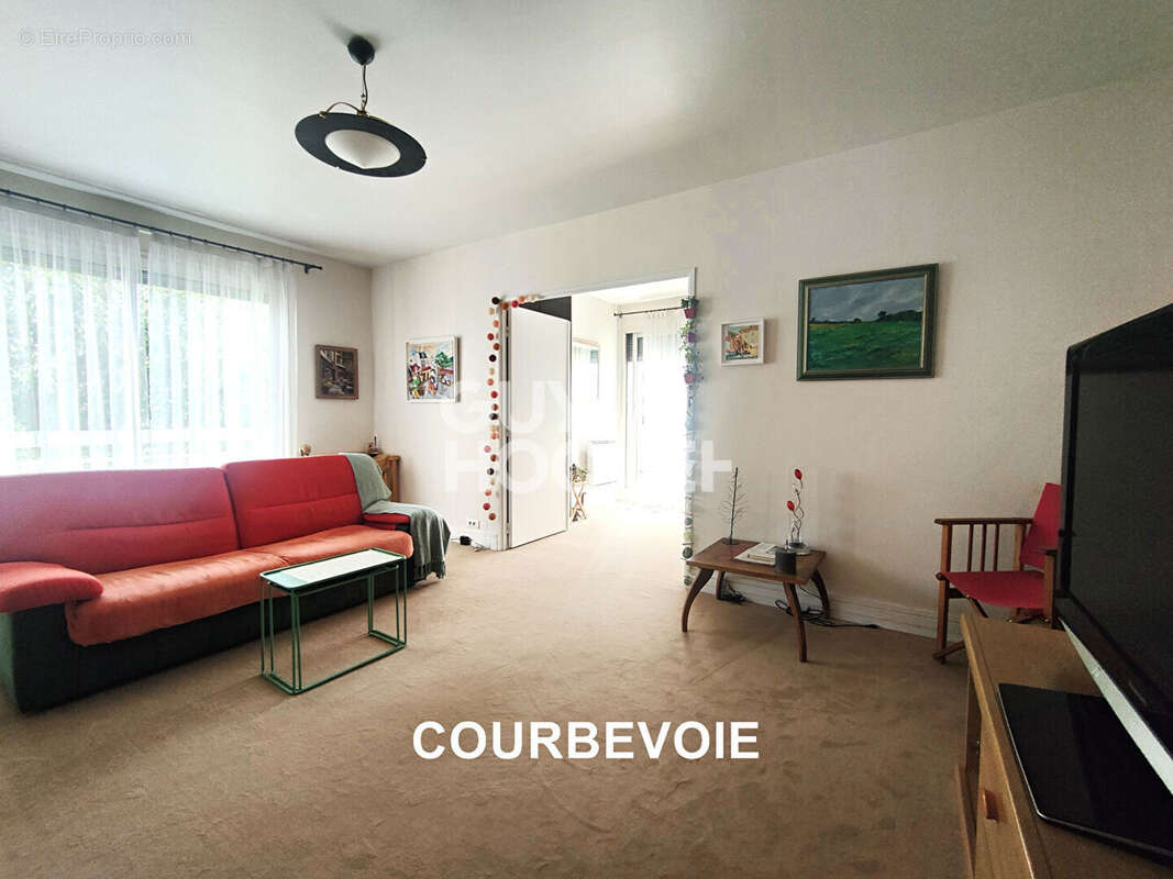 Appartement à COURBEVOIE