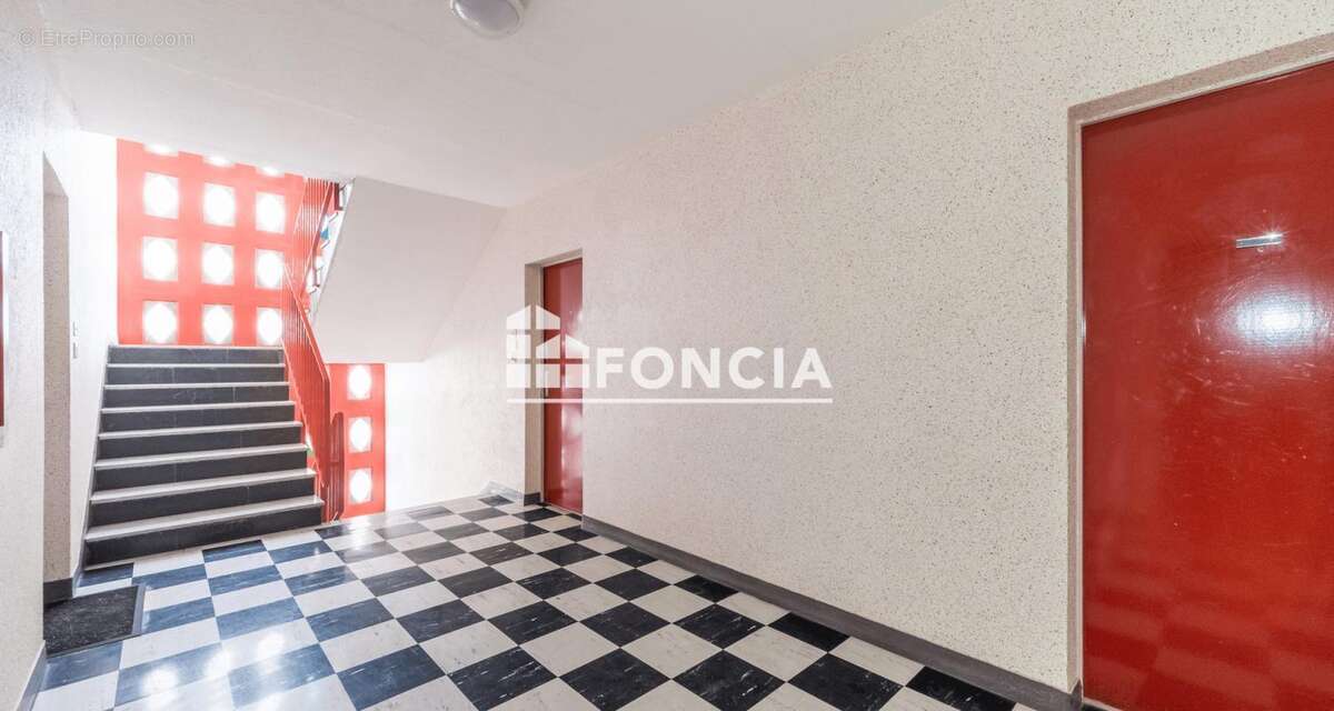 Investissement 12,9% DE RENTABILITE : Studio 32m² avec balcon et locataire en place - photo 2