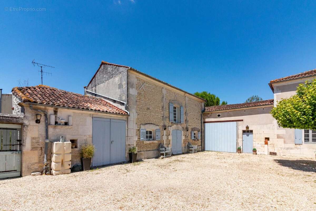 Maison à SEGONZAC