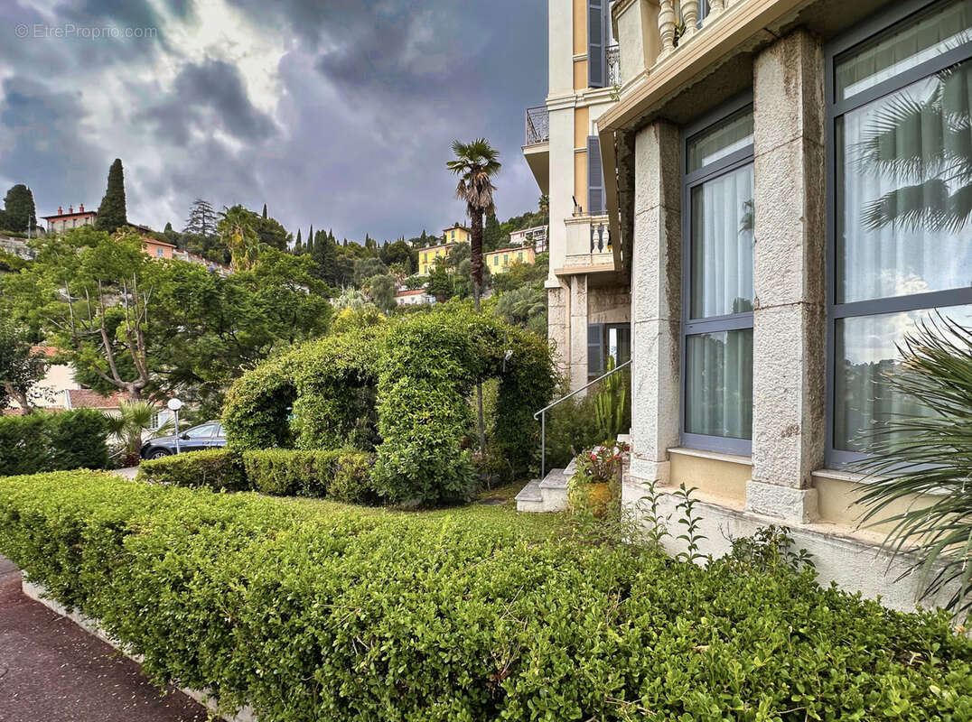 MENTON   Garavan   Lumineux 3 pièces dans une villa historique avec piscine - photo 3