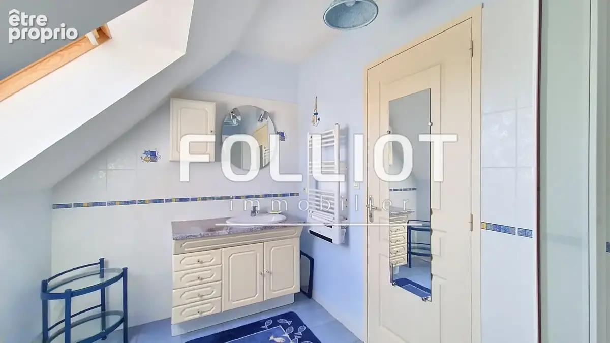 A vendre à Cérences PLEIN CENTRE Maison récente de 130 m² avec vie de plain-pied - photo 15