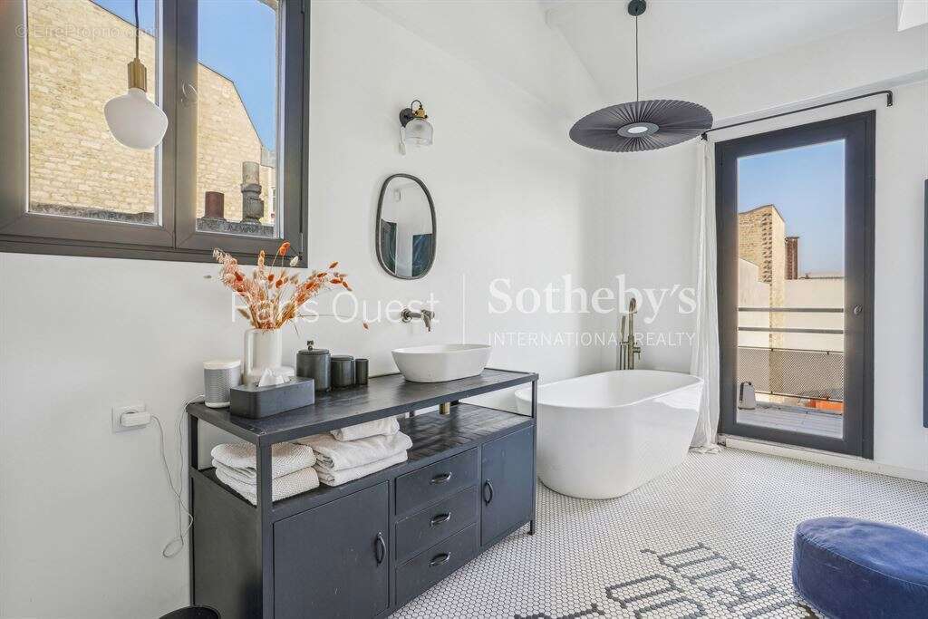 Appartement à NEUILLY-SUR-SEINE