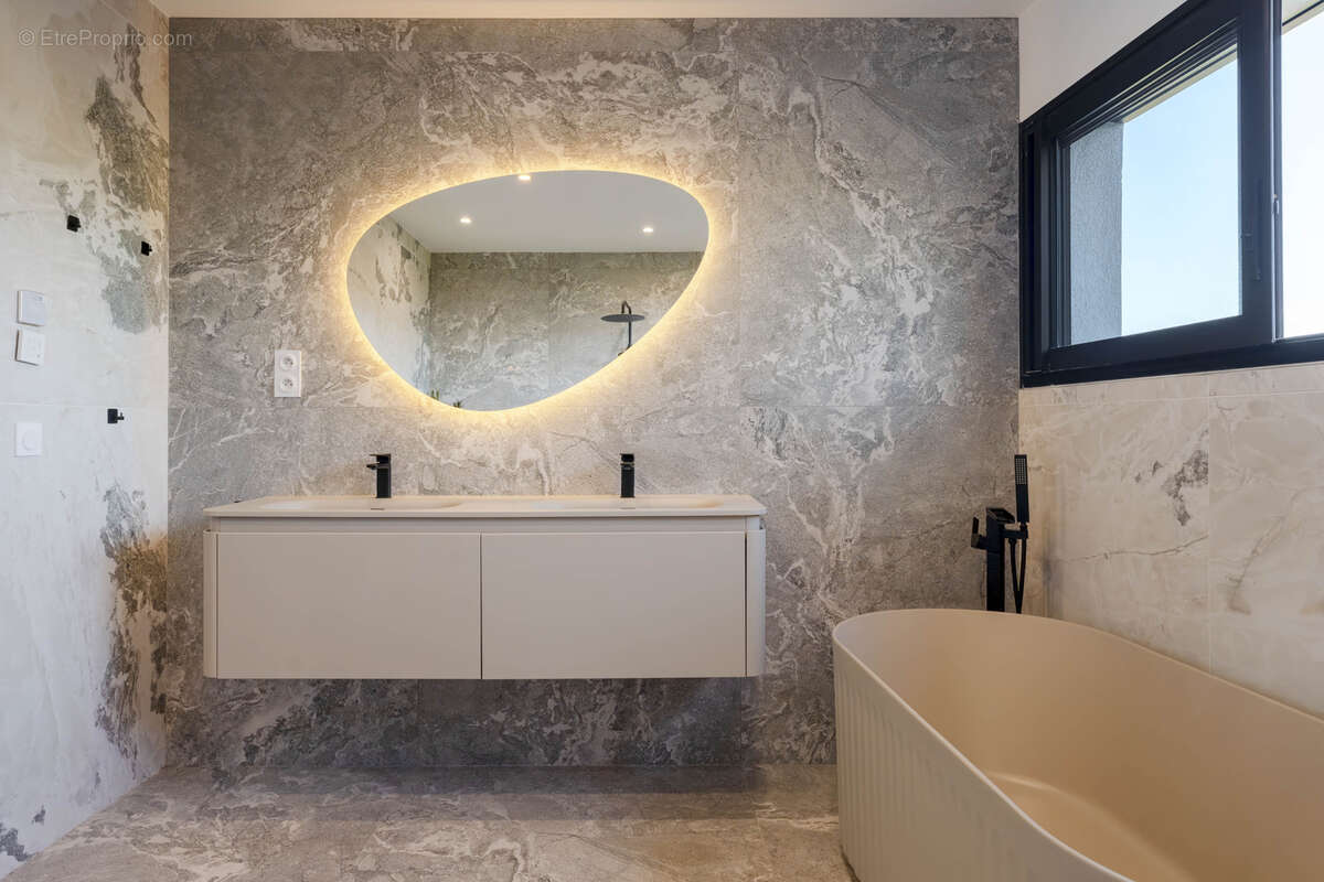 Maison à CARQUEIRANNE