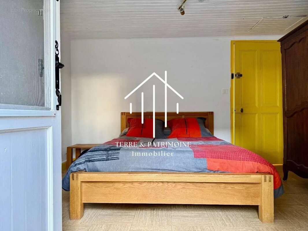 Maison à SAINT-JEAN-DE-MARUEJOLS-ET-AVEJAN