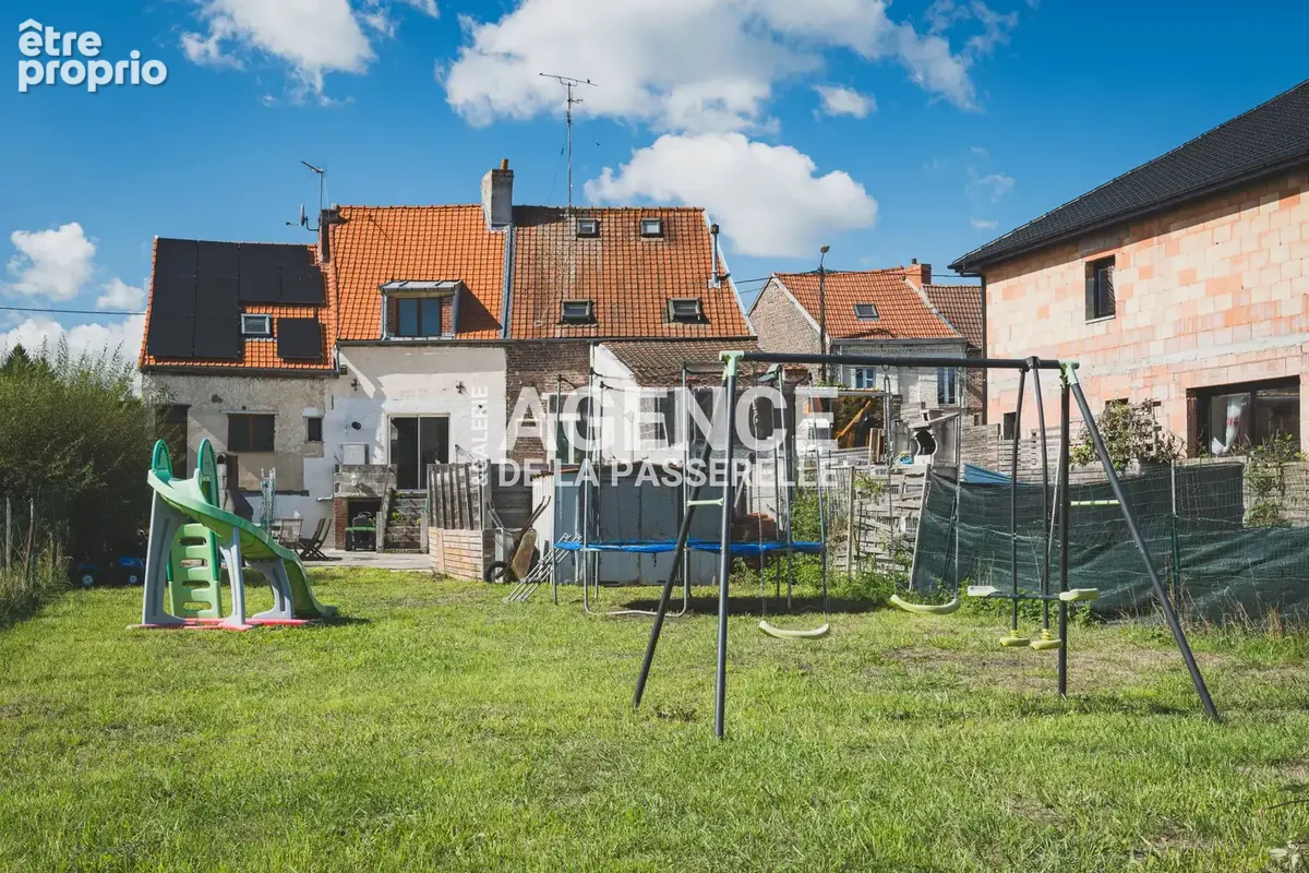 Maison rénovée de 118m2, 4 chambres, jardin et piscine. - photo 52