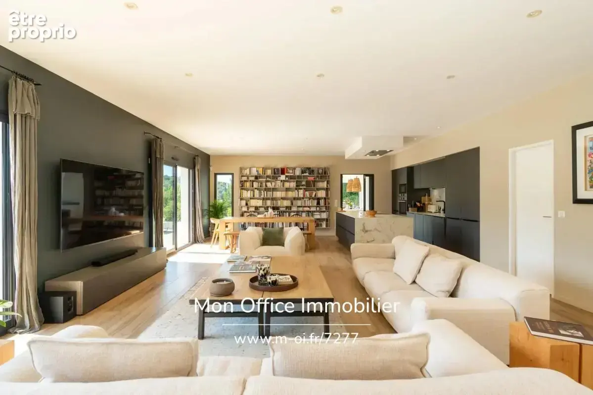 Référence : 7277-ABO - Maison contemporaine de 240 m² avec piscine et vue dégagée – Saint-Marc-Jaumegarde - photo 3