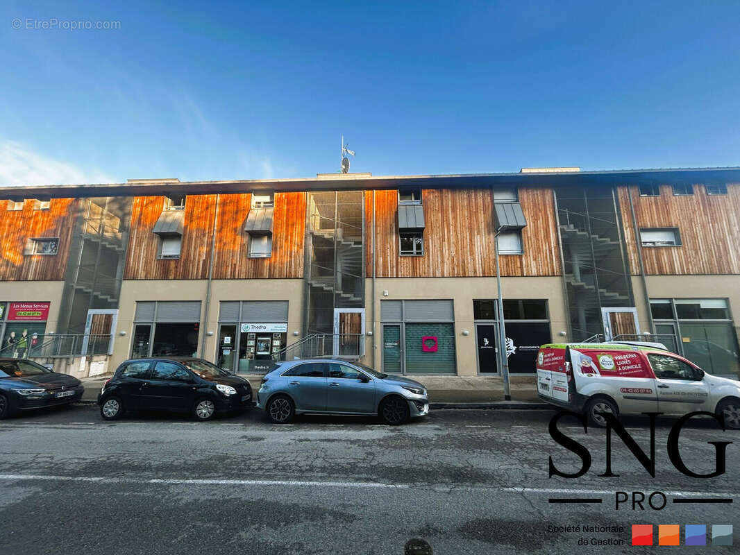 Commerce à VENELLES