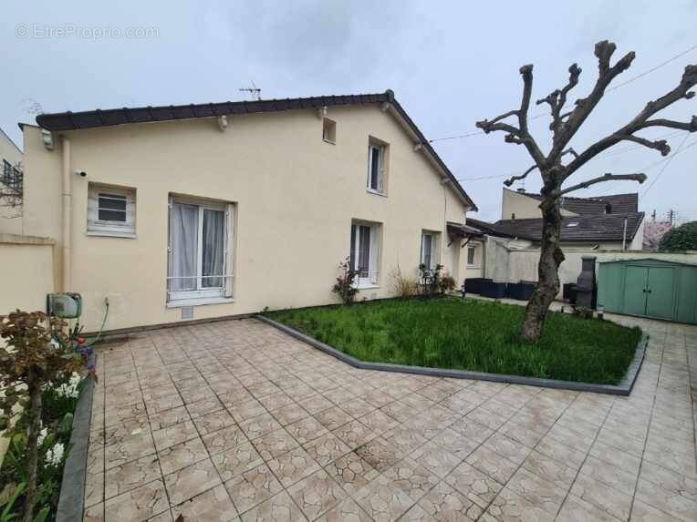 Maison à LIVRY-GARGAN