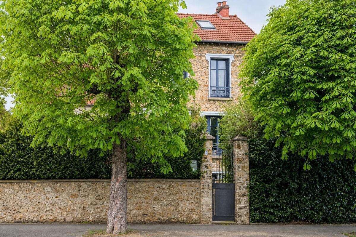 Charmante maison en meulière de 6 pièces avec jardin arboré - photo 17