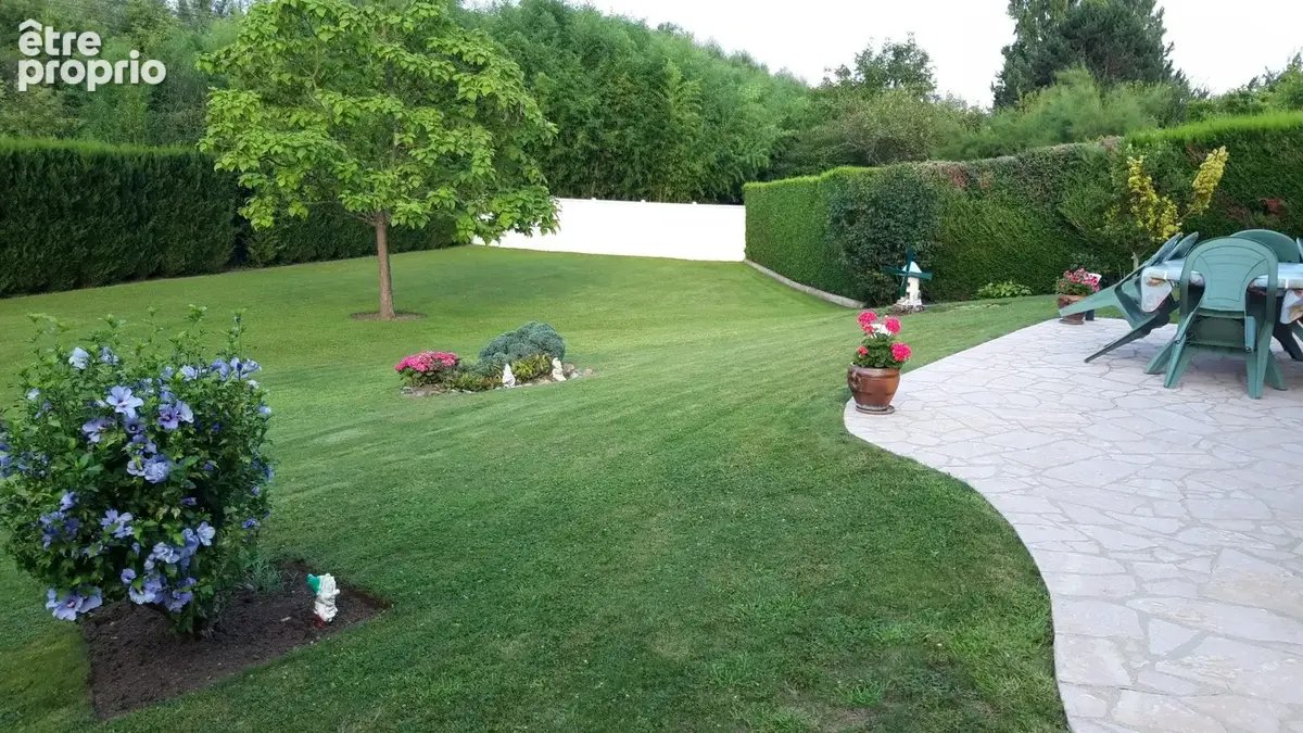 JARDIN 1018M²JARDIN 1018M²