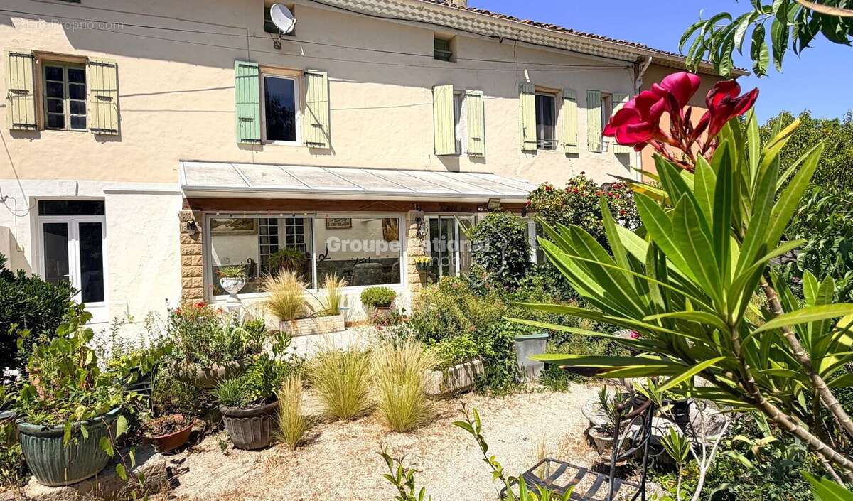 Courthezon - ensemble immobilier de 385 m² en campagne - photo 8