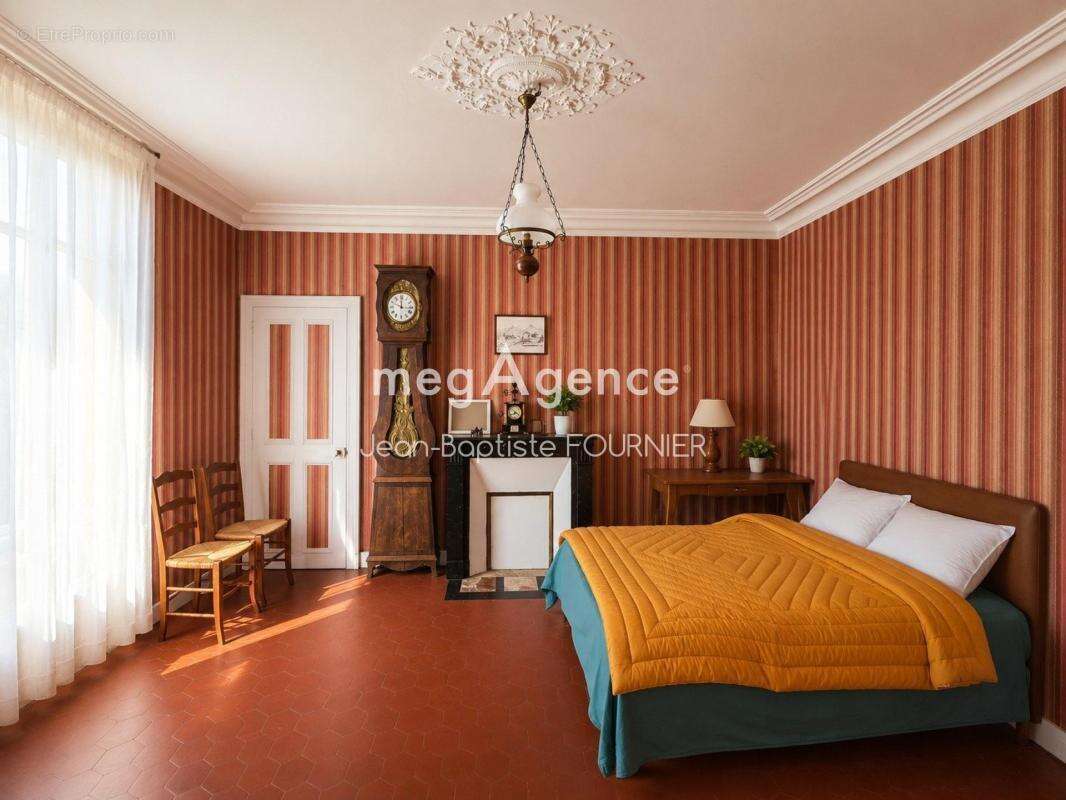 Maison de Maître avec dépendances – Terrain de plus de 4 400 m² - photo 7