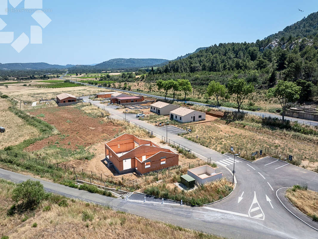 Terrain à bâtir viabilisé de 359 m2 - photo 4