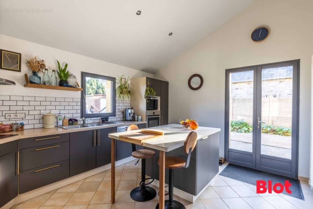 Maison à MONTREUIL-SUR-ILLE