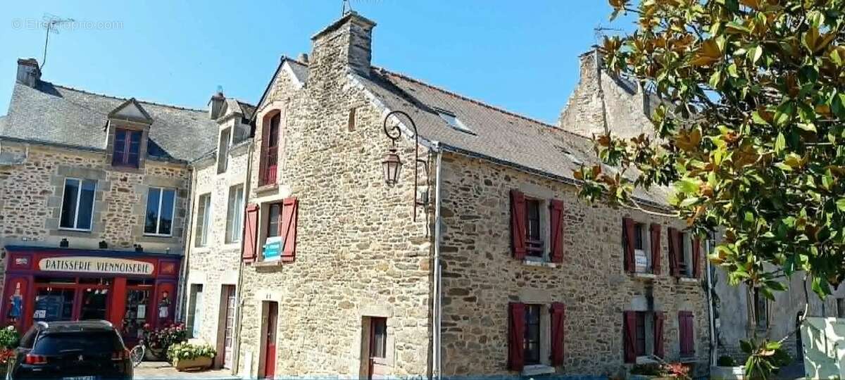 Ambon - appartement 2 chambres - sur la place du village - photo 12