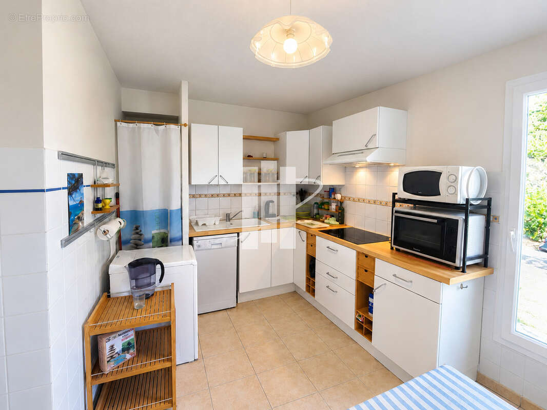 Frejus - Appartement 3 pièces de 80 m2 avec terrasse, piscine, tennis, cave et parkings - photo 5