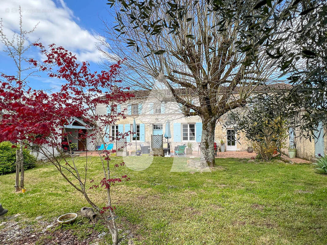 Maison à LE DOUHET