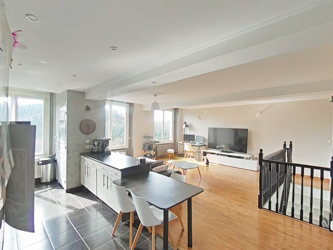 Appartement à SAINT-GENEST-LERPT