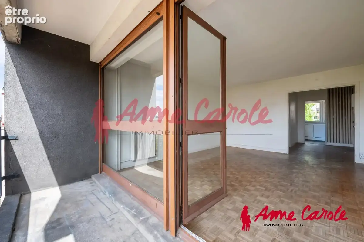Appartement de trois pièces de 70 m2 avec loggia et cave en - photo 3