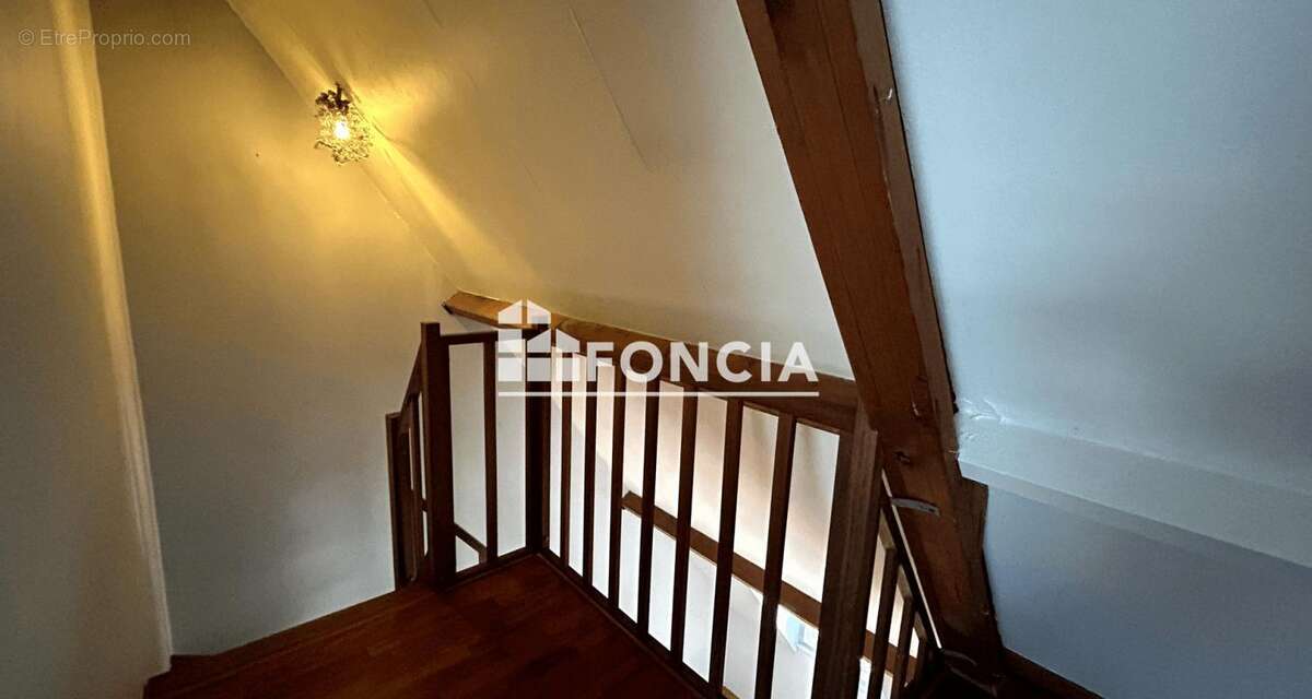 Chartres basse ville et 10 min de la gare - appartement de 2 pieces en duplex - photo 8