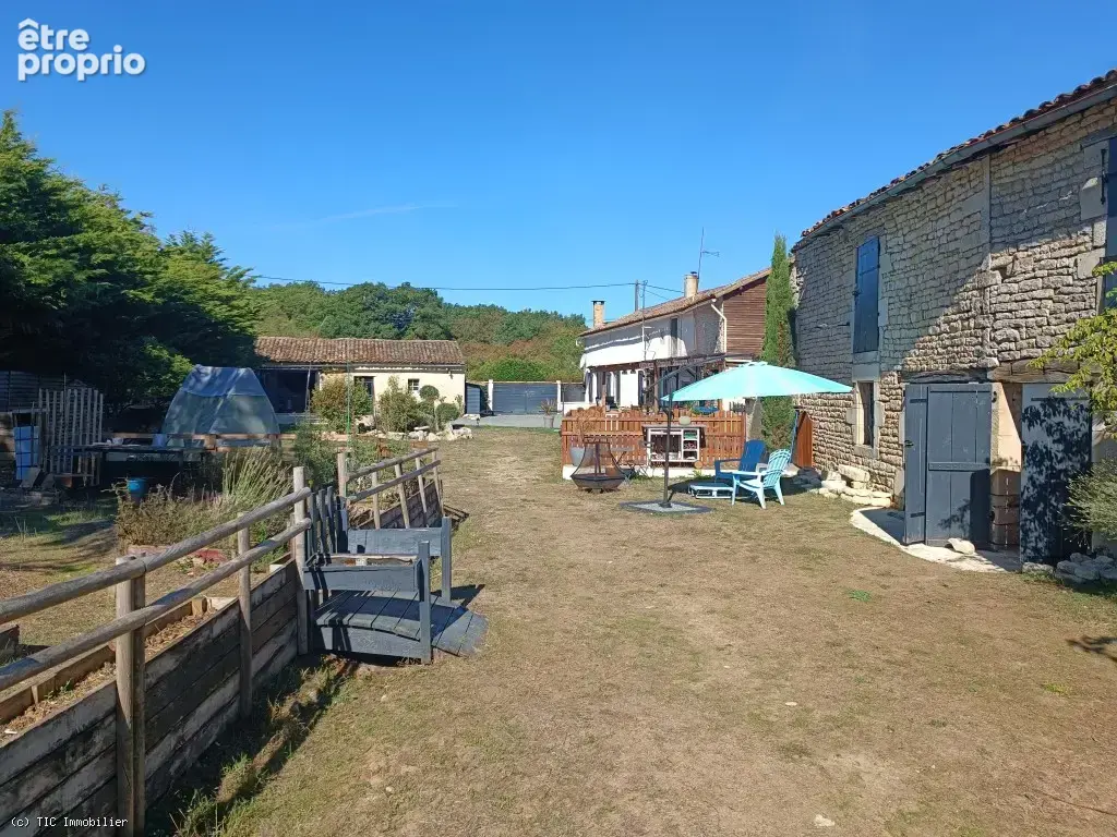 Belle Maison en Pierre avec Piscine, Dépendances et Jardin - photo 41