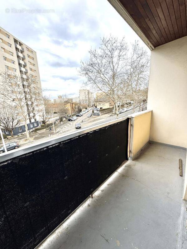 Appartement à LYON-8E