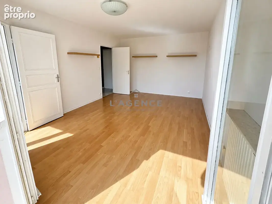 Photo Appartement à Epinay-Sur-Seine au prix de 153 000€