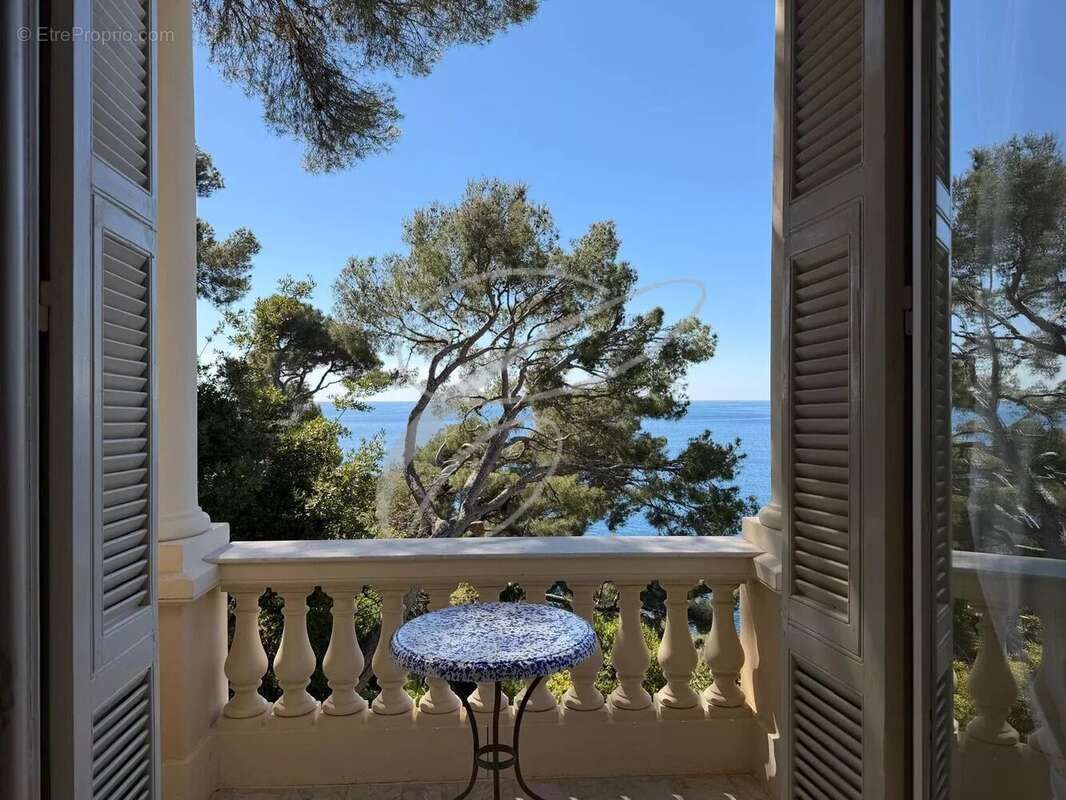 Appartement à ROQUEBRUNE-CAP-MARTIN