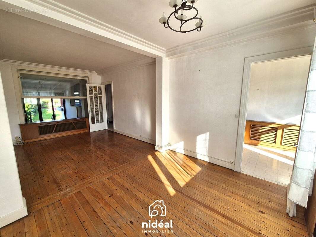 Maison à AULNOYE-AYMERIES