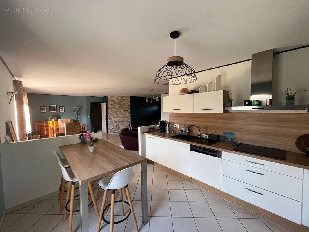 Maison à LA CHAPELLE-BASSE-MER