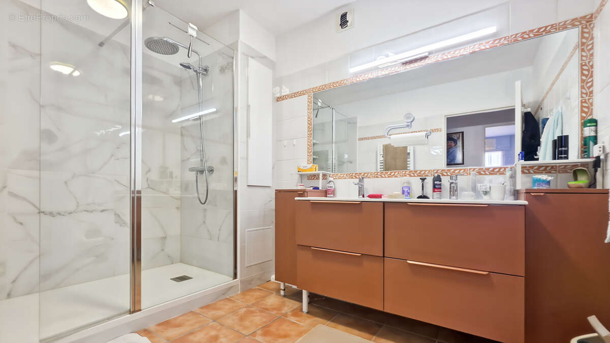 À Draguignan, appartement 5 pièces à vendre + parking privatif - photo 11