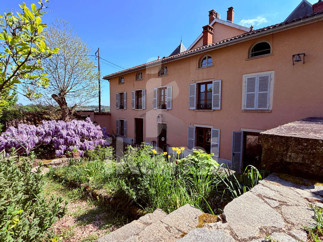 Maison à SAINT-GENIS-LAVAL