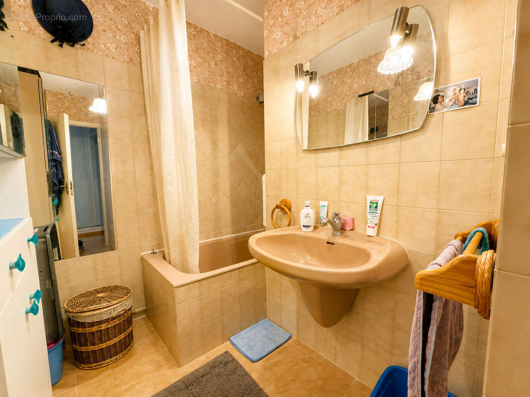 Appartement en rez-de-jardin avec 260 m2 d'extérieur   Les Lônes - photo 7