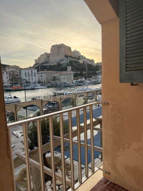 Plein sud pour cet appartement avec vue panoramique sur le port - photo 2