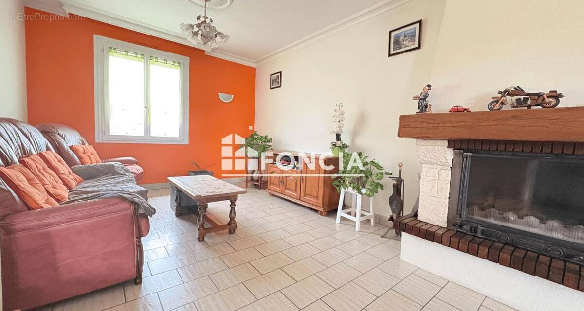 Maison à YVRE-L'EVEQUE