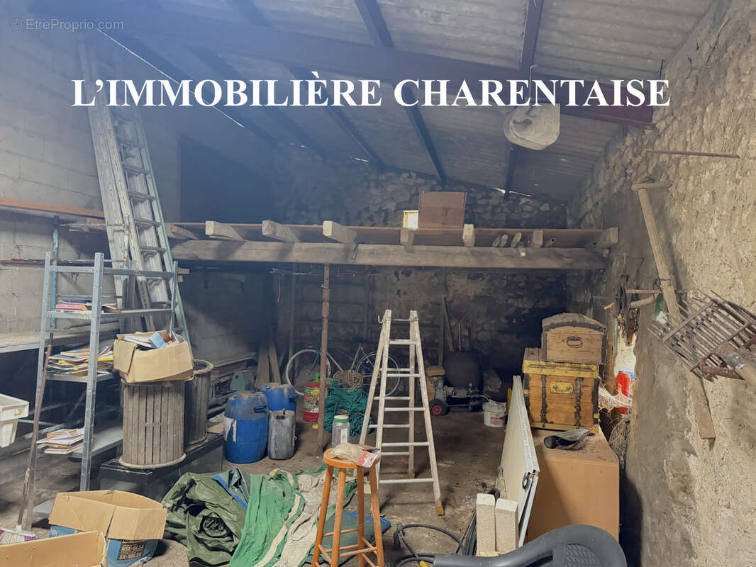 Parking à L'EGUILLE