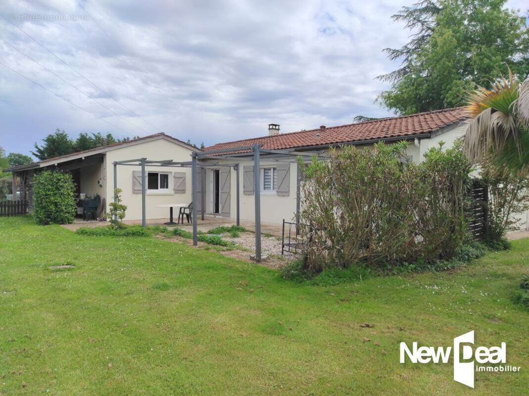 Maison à SAINT-ETIENNE-DE-FOUGERES