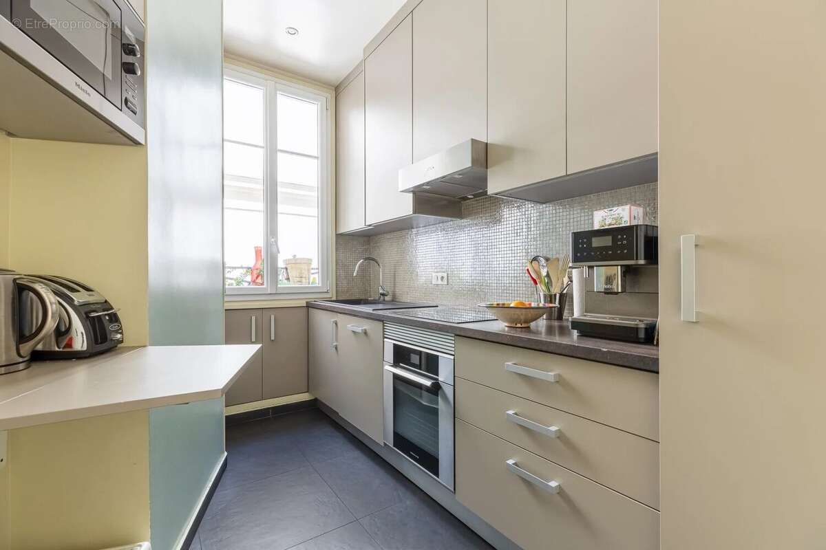 Appartement à PARIS-17E