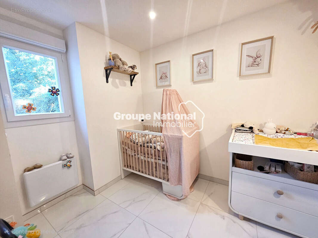 Maison de plain-pied rénovée,  80 m² , Miramas (13140) - photo 16