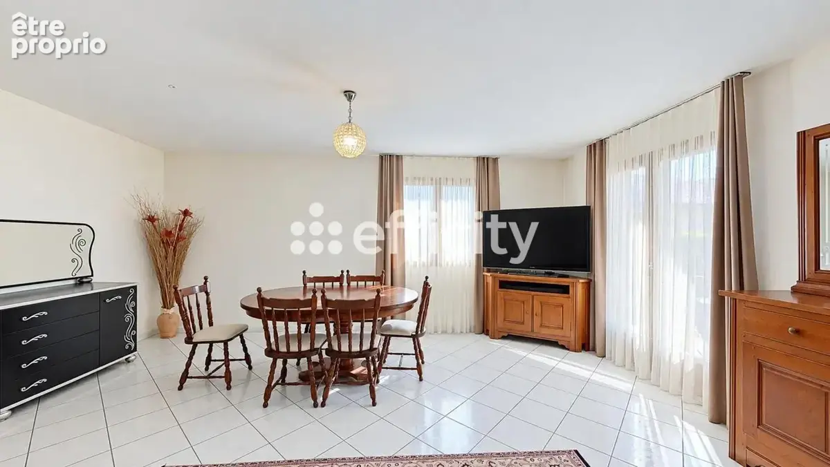 Maison 9 pièces 250 m² à vendre à Marnaz (74460) - photo 3
