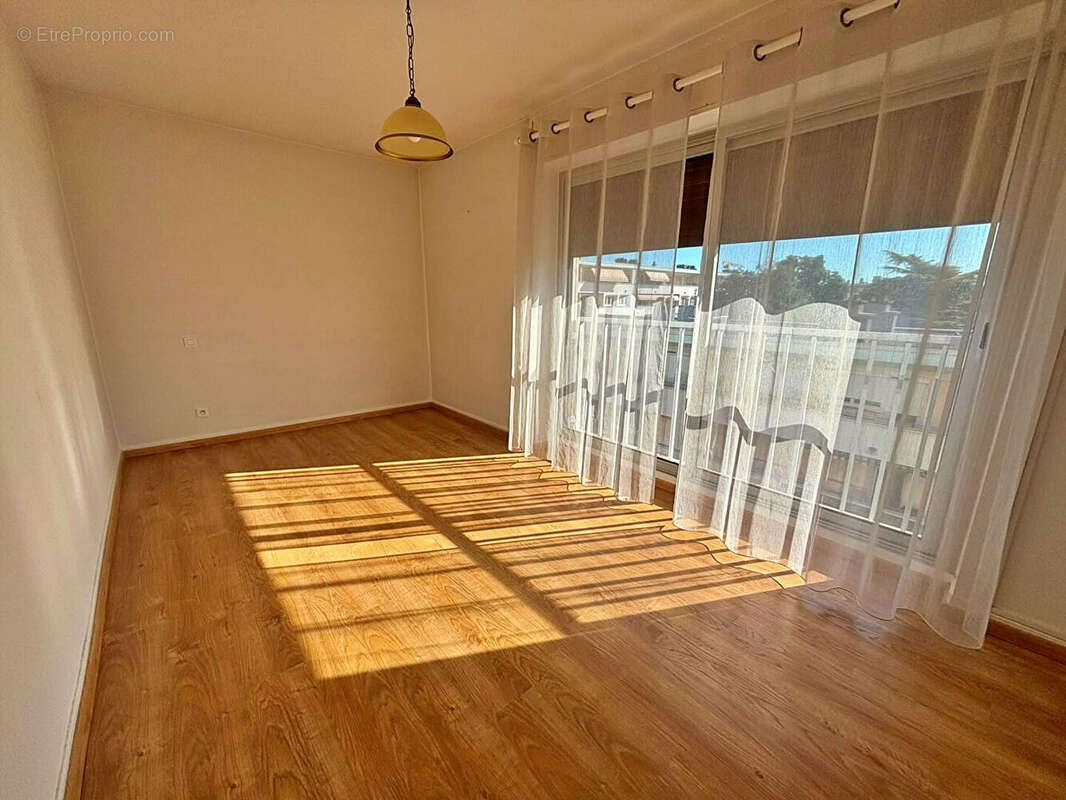 Appartement t4 91 m² le coteau - photo 9