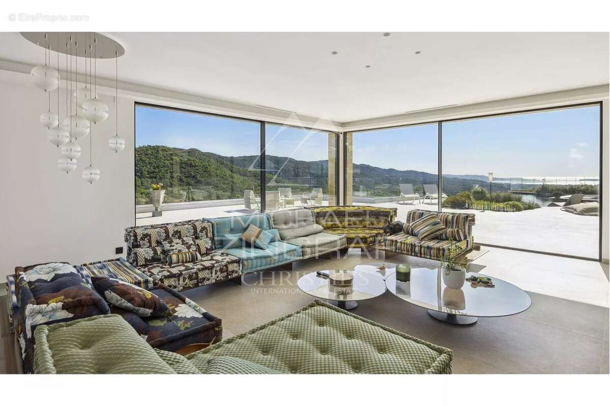 Maison à MANDELIEU-LA-NAPOULE