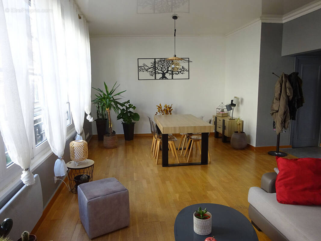 La Ferté-Bernard, hypercentre, appartement 85m² type F4 avec terrasse extérieure - photo 1