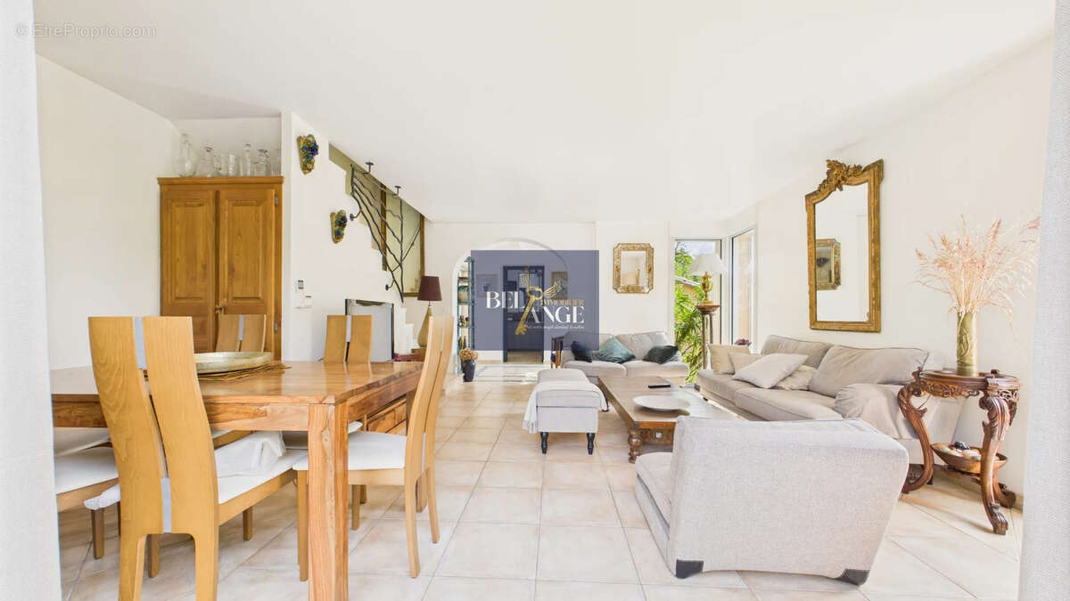 Maison à GROSPIERRES