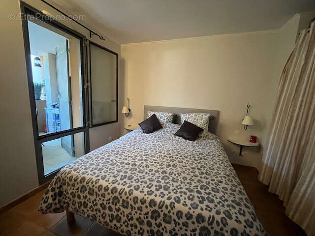 SAUMANE DE VAUCLUSE dans résidence sécurisée, au calme joli appartement T2 avec terrasse. - photo 4